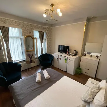 מלון דירות Es Moda 3*