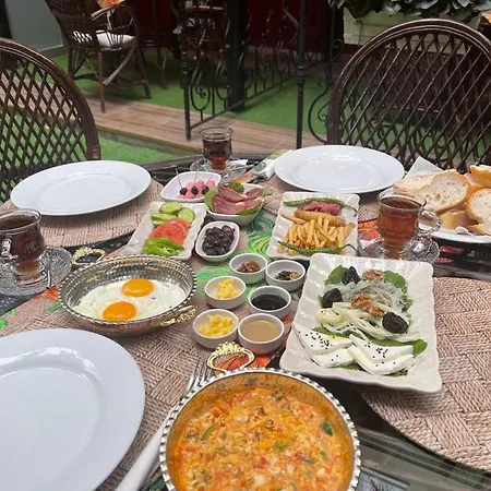 Es Moda מלון דירות 3*